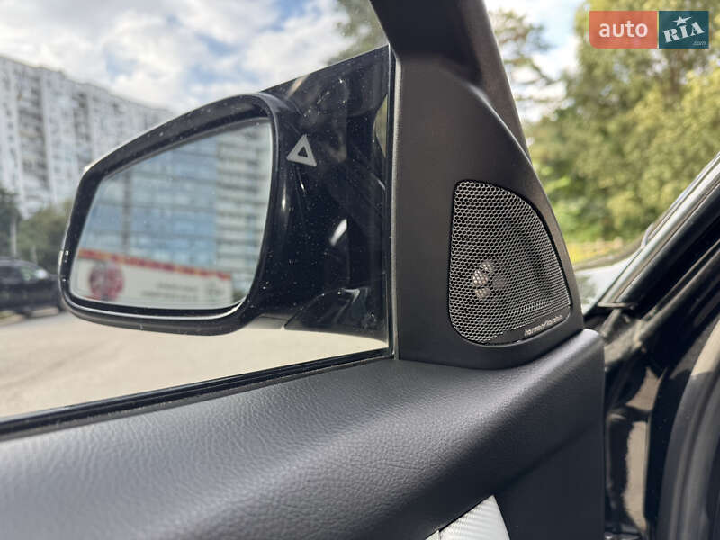 Седан BMW 3 Series 2018 в Киеве