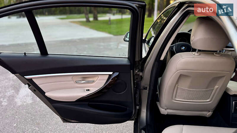 Седан BMW 3 Series 2015 в Запоріжжі