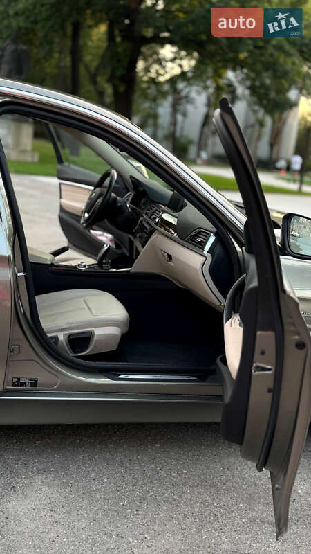 Седан BMW 3 Series 2015 в Запоріжжі