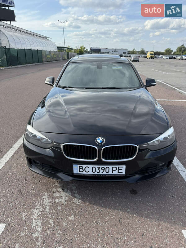 Седан BMW 3 Series 2015 в Львові