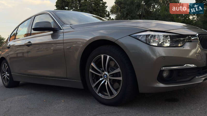 Седан BMW 3 Series 2015 в Запоріжжі