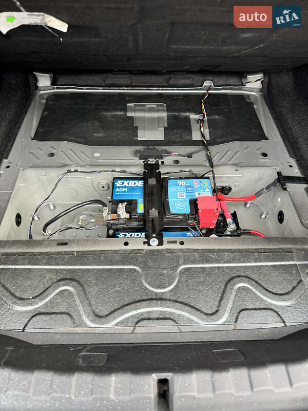 Седан BMW 3 Series 2019 в Черновцах