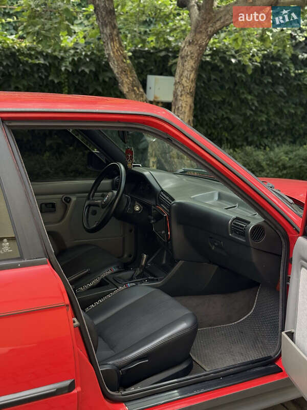 Седан BMW 3 Series 1986 в Киеве