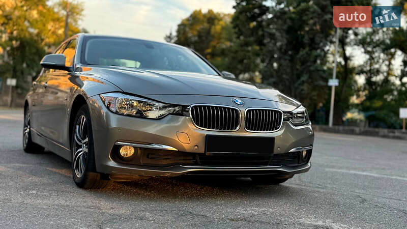 Седан BMW 3 Series 2015 в Запоріжжі