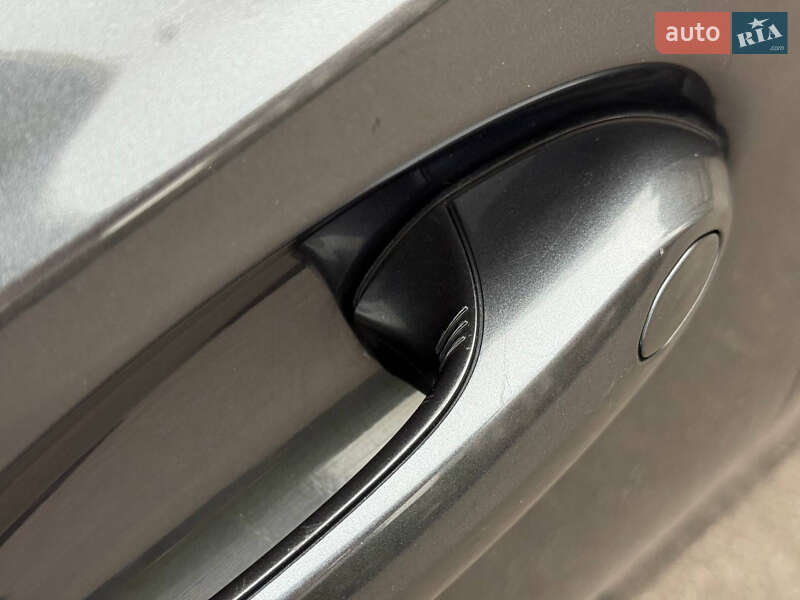 Седан BMW 3 Series 2019 в Киеве