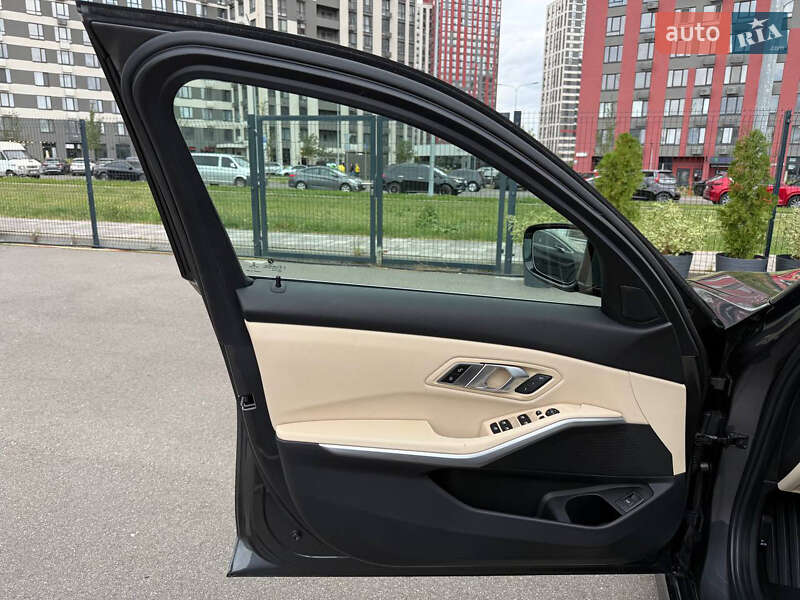 Седан BMW 3 Series 2019 в Киеве