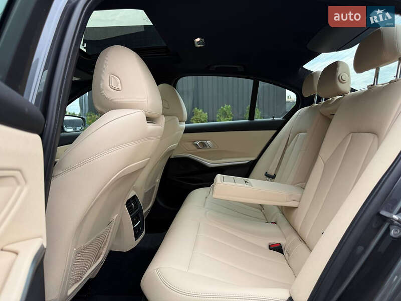 Седан BMW 3 Series 2019 в Киеве