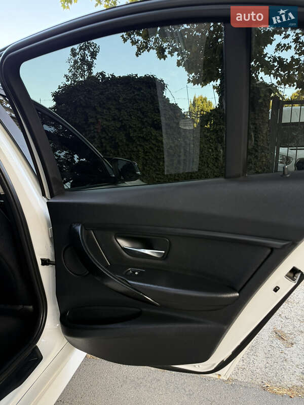 Седан BMW 3 Series 2015 в Одессе фото 17 Седан BMW 3 Series 2015 в Одессе