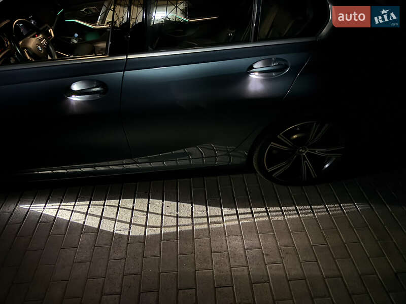 Седан BMW 3 Series 2019 в Дніпрі