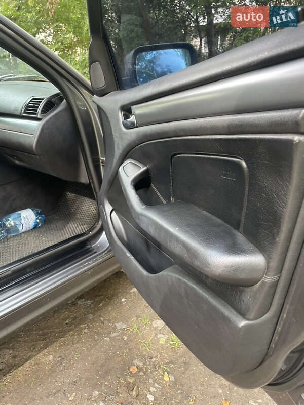 Седан BMW 3 Series 1998 в Ромнах