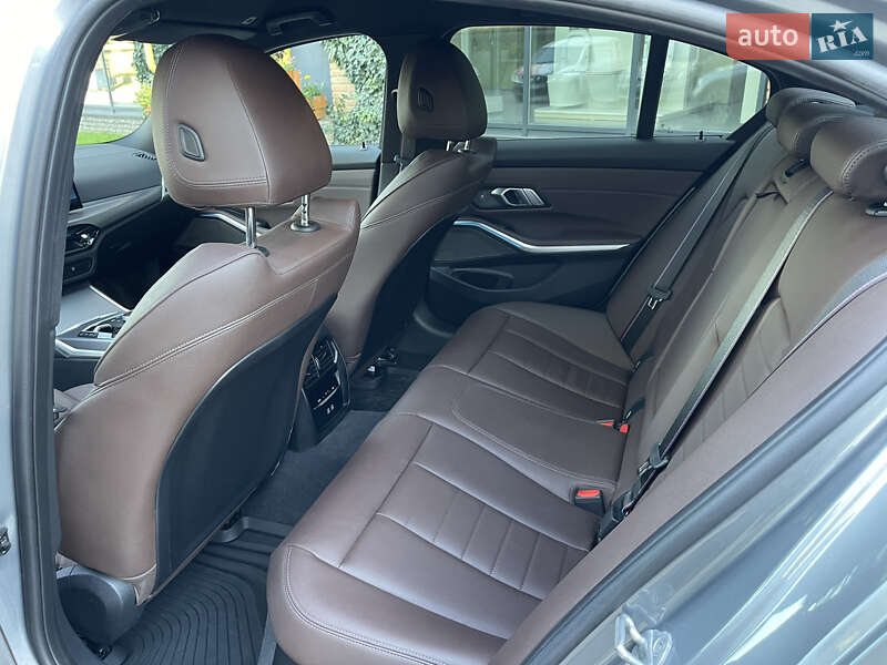 Седан BMW 3 Series 2024 в Черновцах
