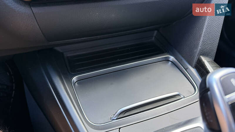 Седан BMW 3 Series 2017 в Киеве