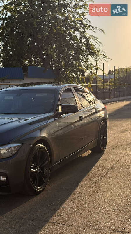 Седан BMW 3 Series 2015 в Белгороде-Днестровском фото 11 Седан BMW 3 Series 2015 в Белгороде-Днестровском
