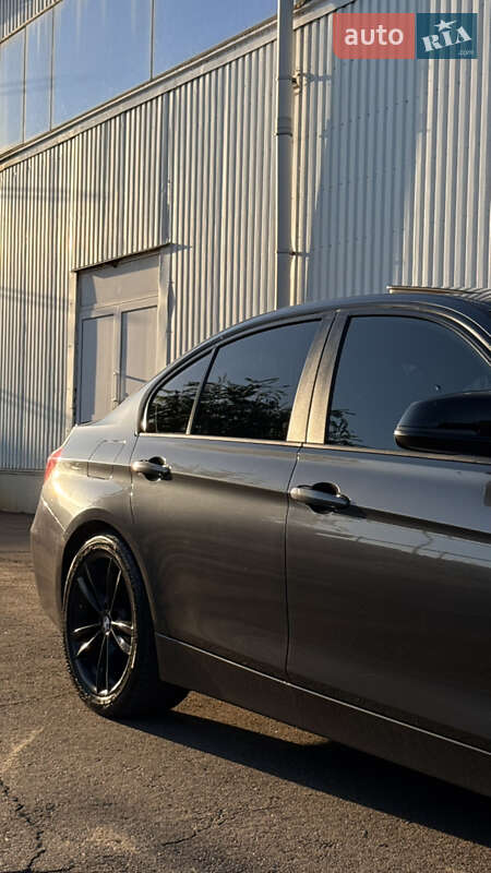 Седан BMW 3 Series 2015 в Белгороде-Днестровском фото 13 Седан BMW 3 Series 2015 в Белгороде-Днестровском