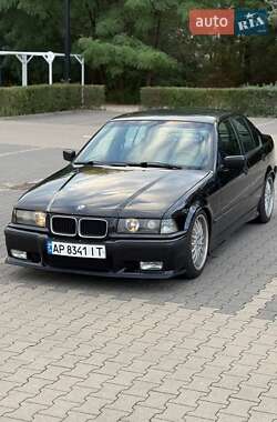 Седан BMW 3 Series 1993 в Конопниці