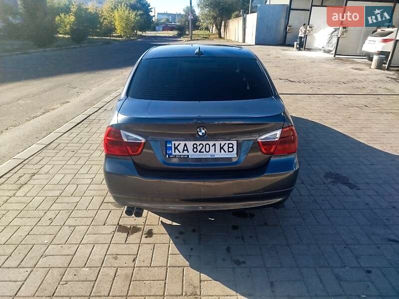 Седан BMW 3 Series 2005 в Вознесенске
