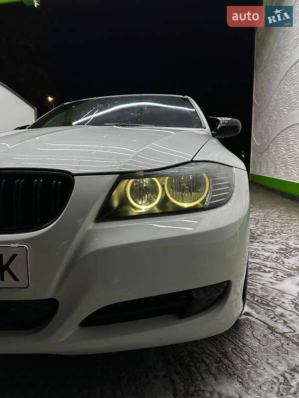 Седан BMW 3 Series 2010 в Тернополе