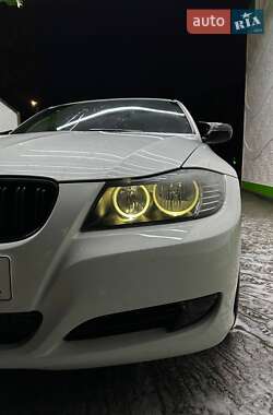 Седан BMW 3 Series 2010 в 
