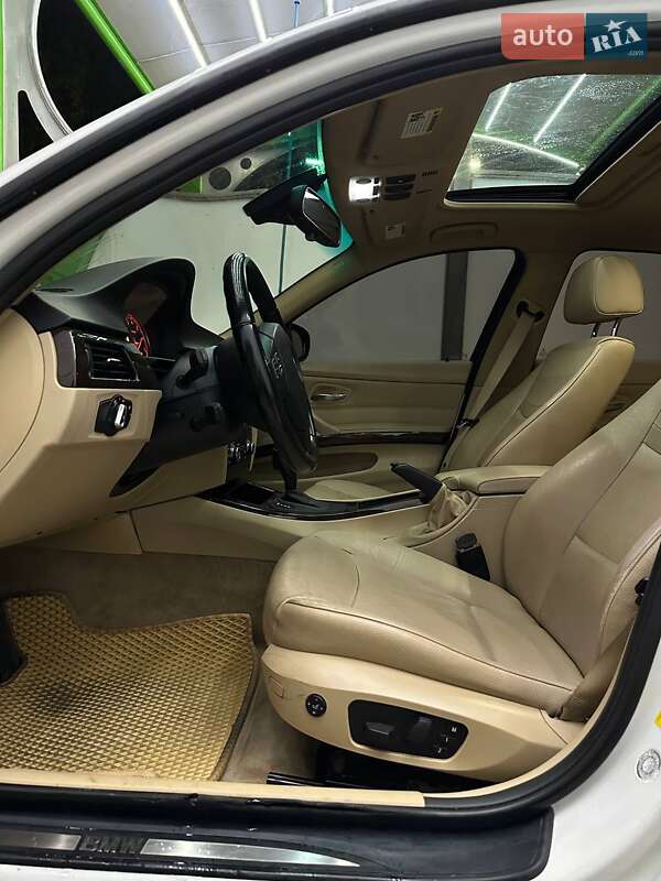 Седан BMW 3 Series 2010 в Тернополе