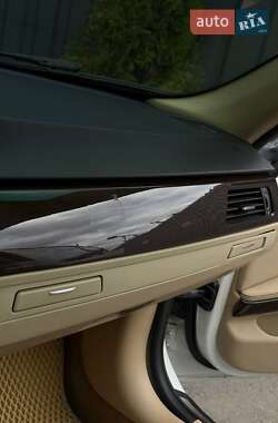 Седан BMW 3 Series 2010 в 