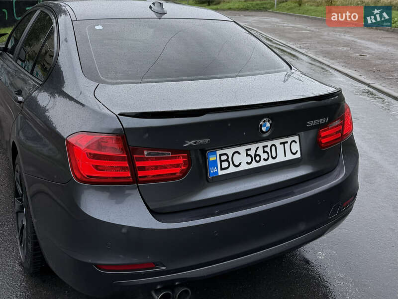 Седан BMW 3 Series 2015 в Львове