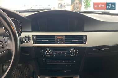 Купе BMW 3 Series 2011 в 