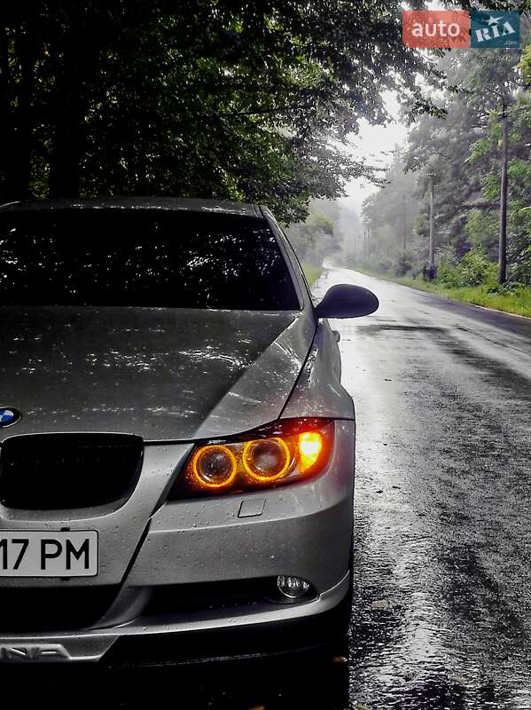 Седан BMW 3 Series 2005 в Вышгороде