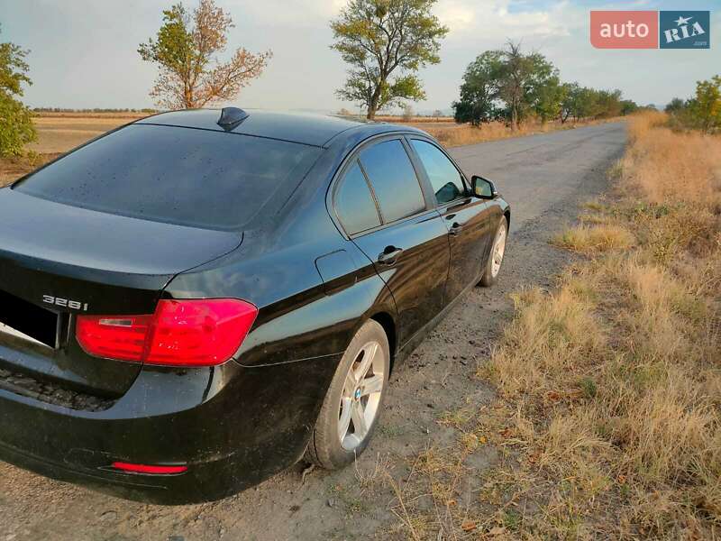 Седан BMW 3 Series 2012 в Рени