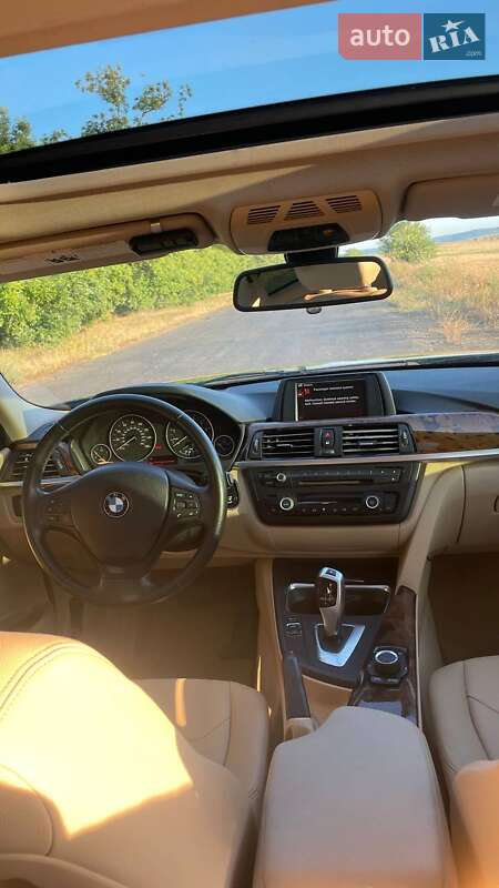 Седан BMW 3 Series 2012 в Рени