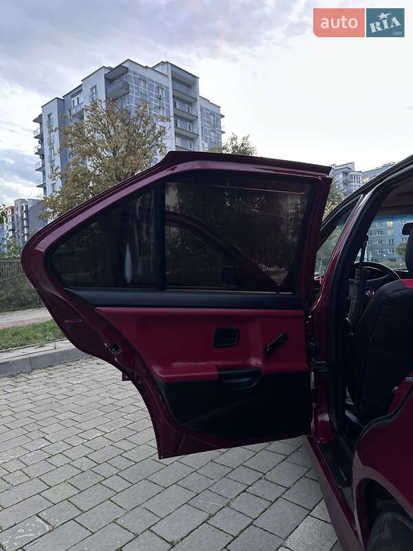Седан BMW 3 Series 1993 в Ивано-Франковске