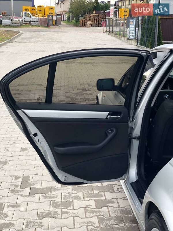 Седан BMW 3 Series 2004 в Львові