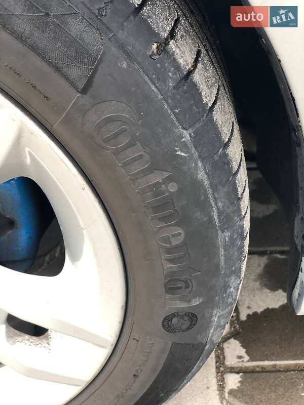 Седан BMW 3 Series 2004 в Львові