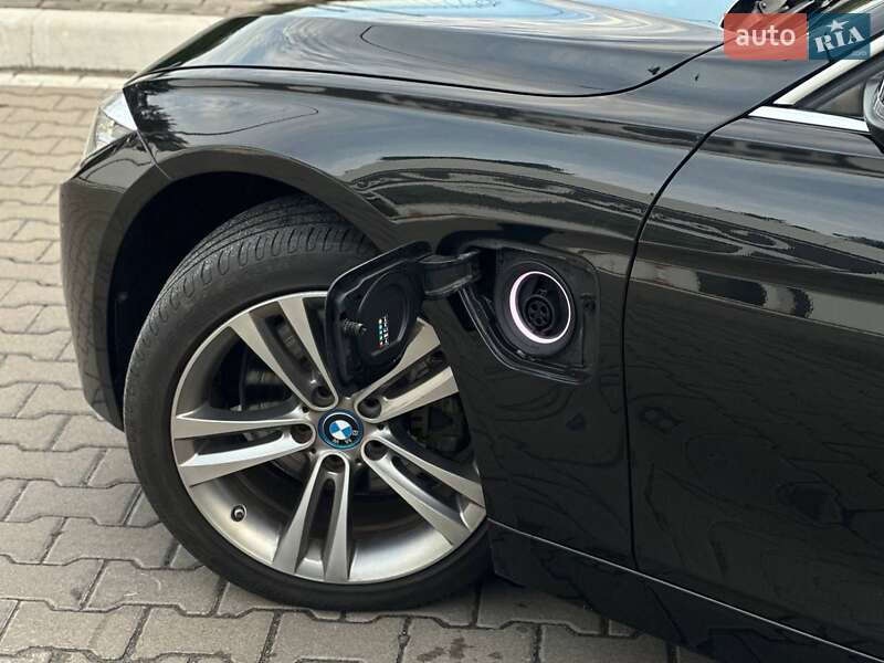 Седан BMW 3 Series 2017 в Киеве