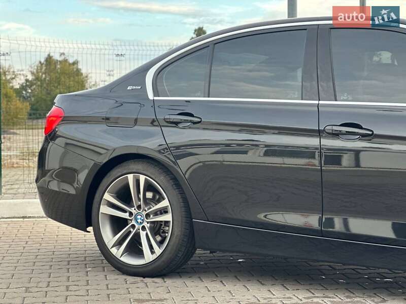 Седан BMW 3 Series 2017 в Киеве