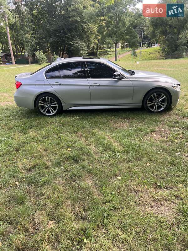 Седан BMW 3 Series 2018 в Ужгороді