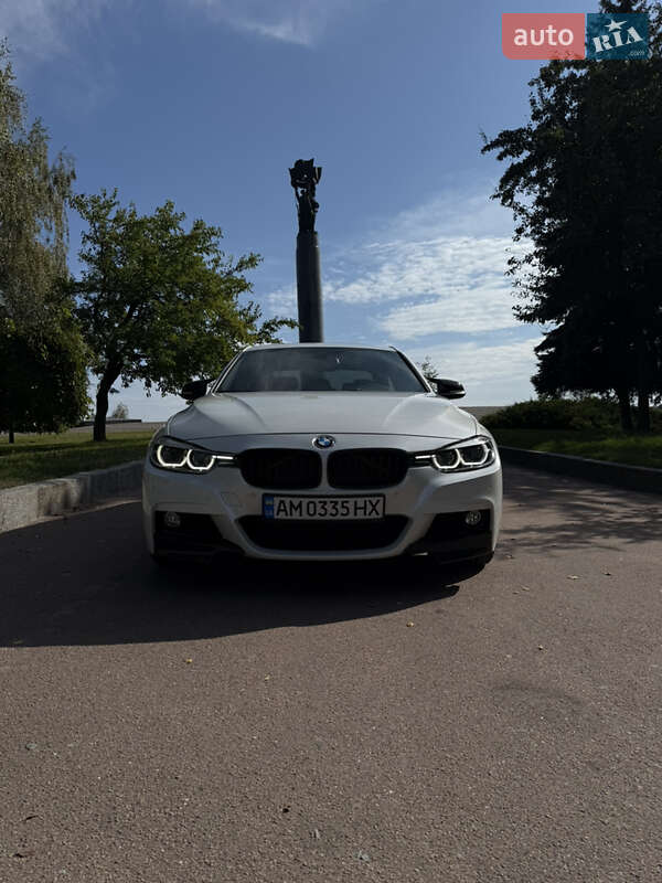 Седан BMW 3 Series 2015 в 