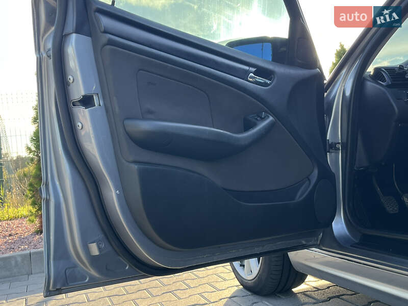Седан BMW 3 Series 2004 в Виннице