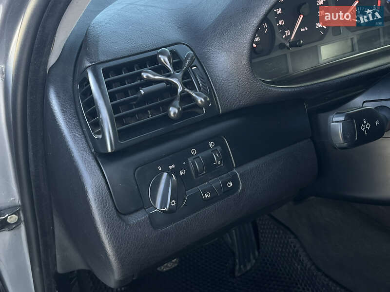 Седан BMW 3 Series 2004 в Виннице