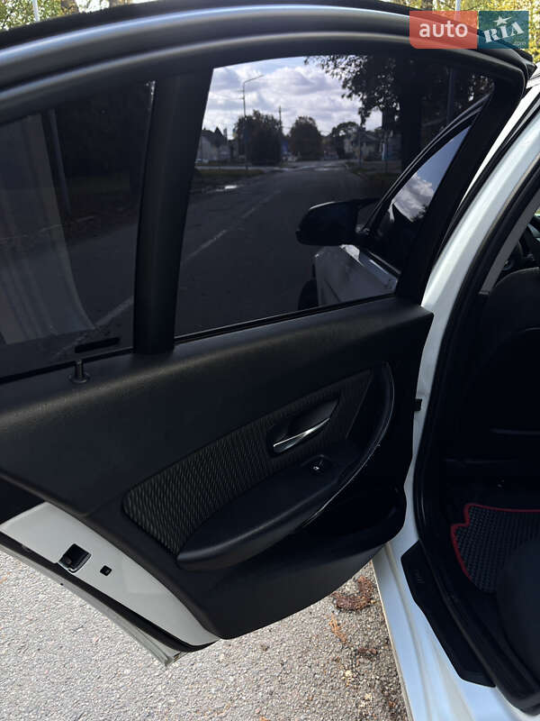 Седан BMW 3 Series 2012 в Черновцах