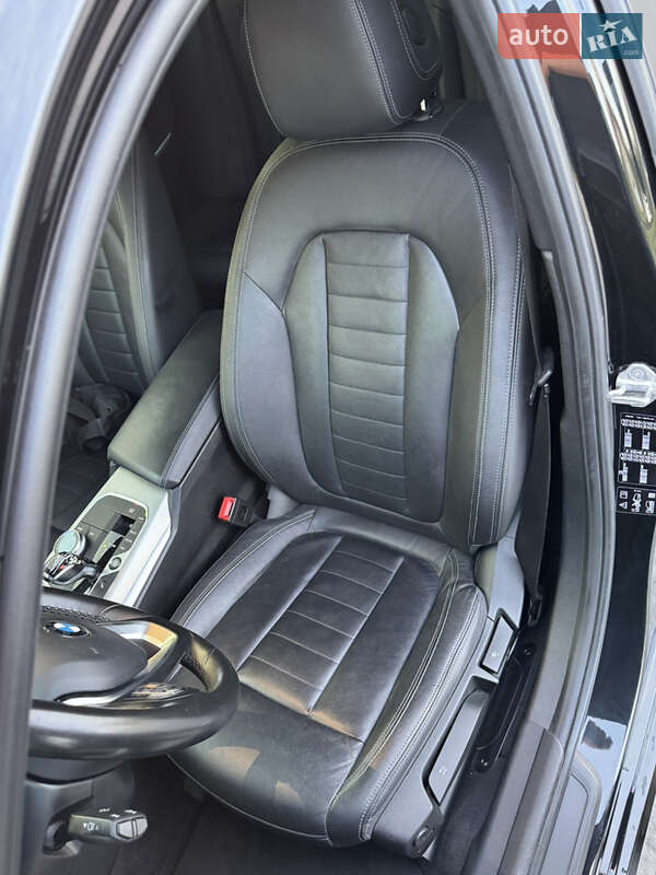 Седан BMW 3 Series 2020 в Львове