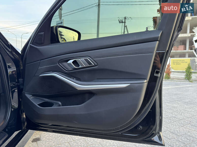 Седан BMW 3 Series 2020 в Львове