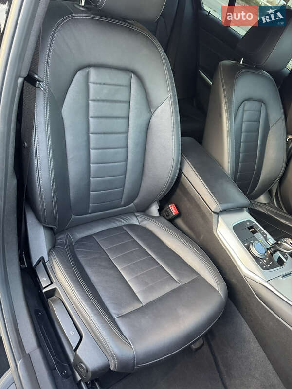 Седан BMW 3 Series 2020 в Львове