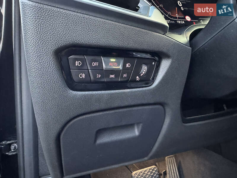 Седан BMW 3 Series 2020 в Львове