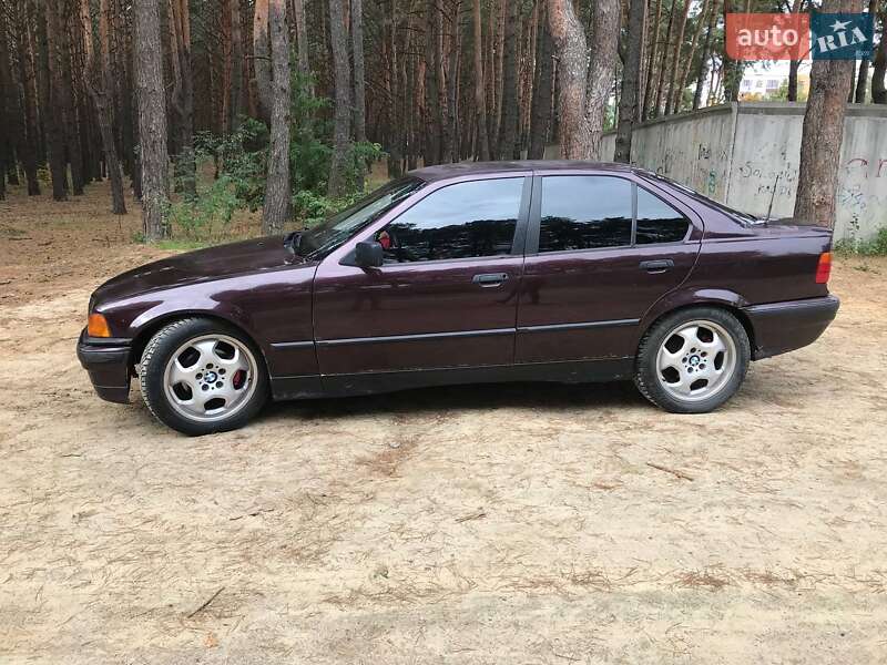 Седан BMW 3 Series 1994 в Вараші