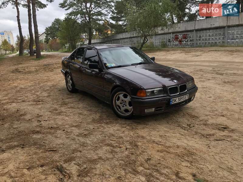 Седан BMW 3 Series 1994 в Вараші