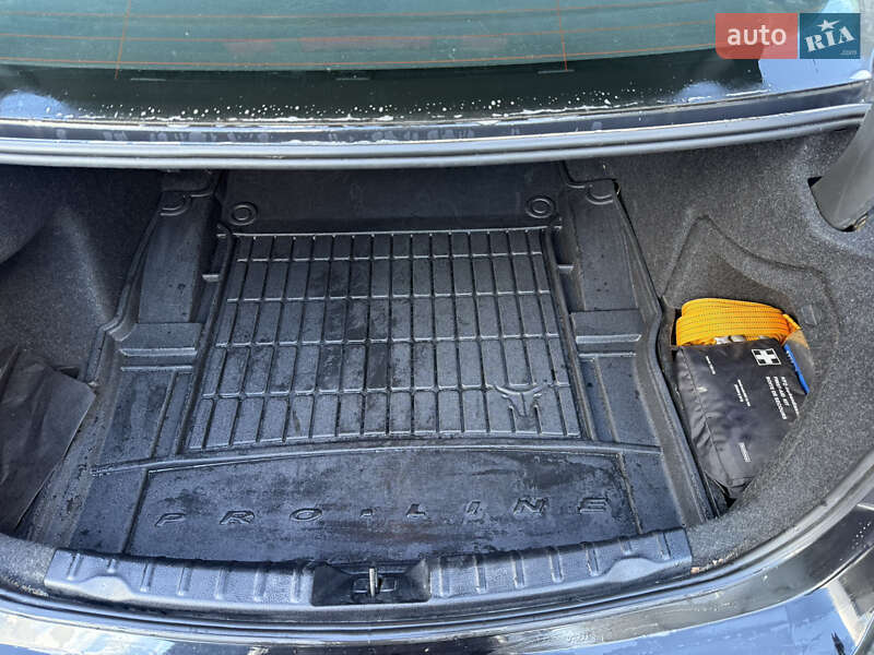 Седан BMW 3 Series 2013 в Киеве