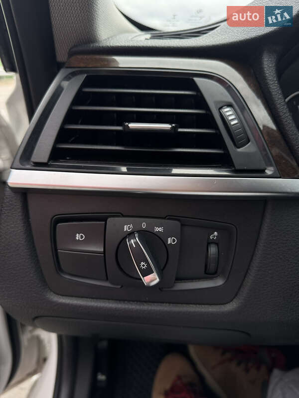 Седан BMW 3 Series 2016 в Києві