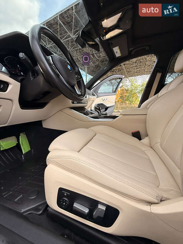 Седан BMW 3 Series 2019 в Самборе