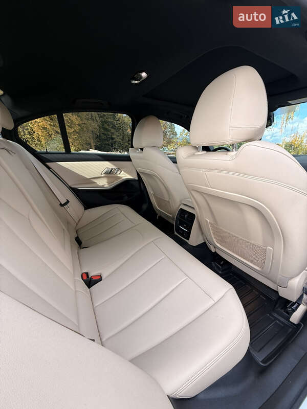 Седан BMW 3 Series 2019 в Самборе