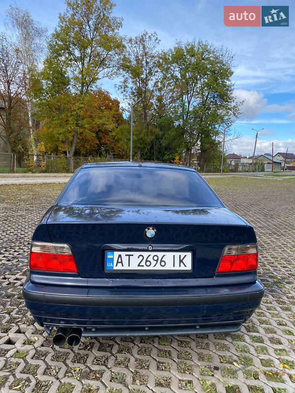 Седан BMW 3 Series 1993 в Коломые